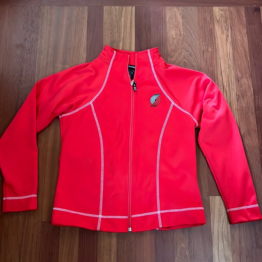Women’s Trailblazers Zip Up Jacket Medium Runs Small?
